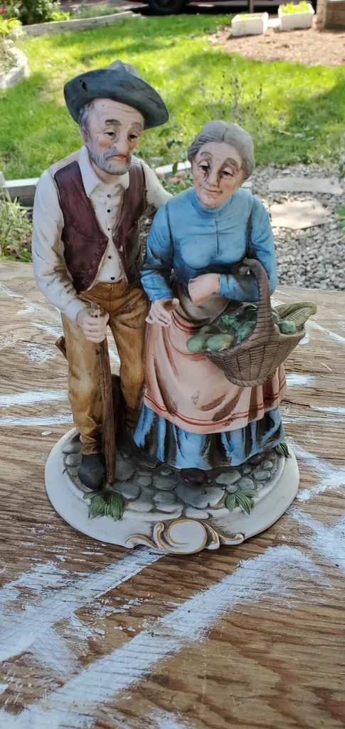 Figurine - Old Couple photo 1