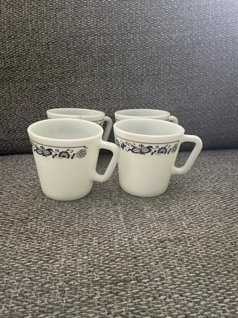 4 Pyrex Mugs photo 1