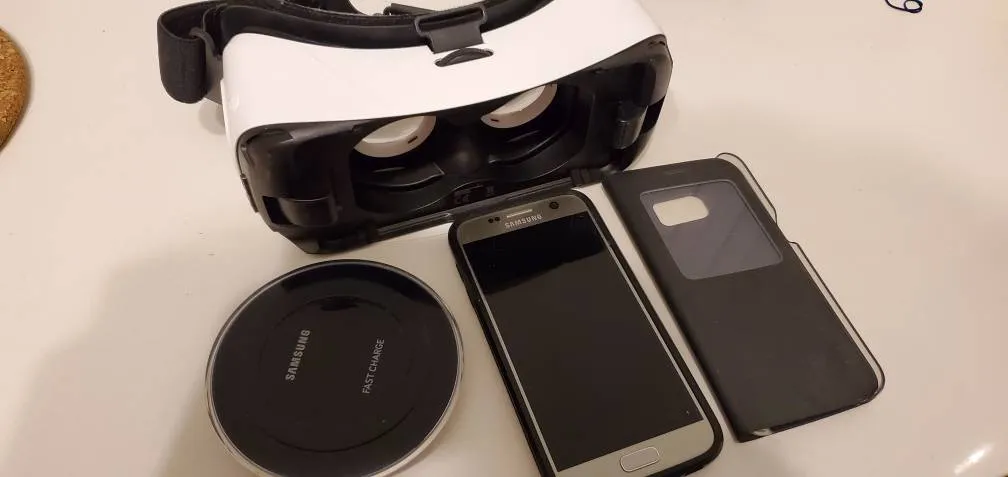 Samsung Galaxy S7, Wireless Charging Pad Cases and Vr Headset photo 1