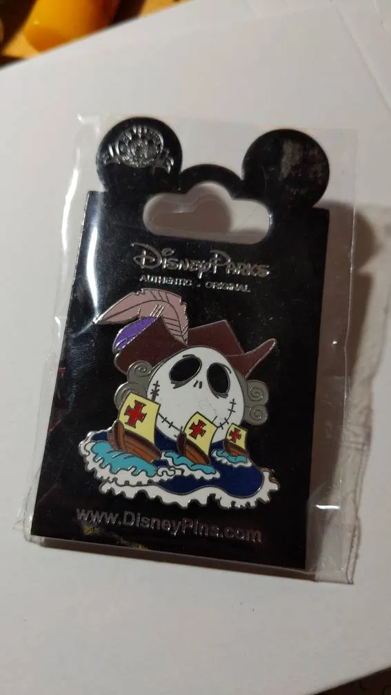 Disney Enamel Pin photo 1