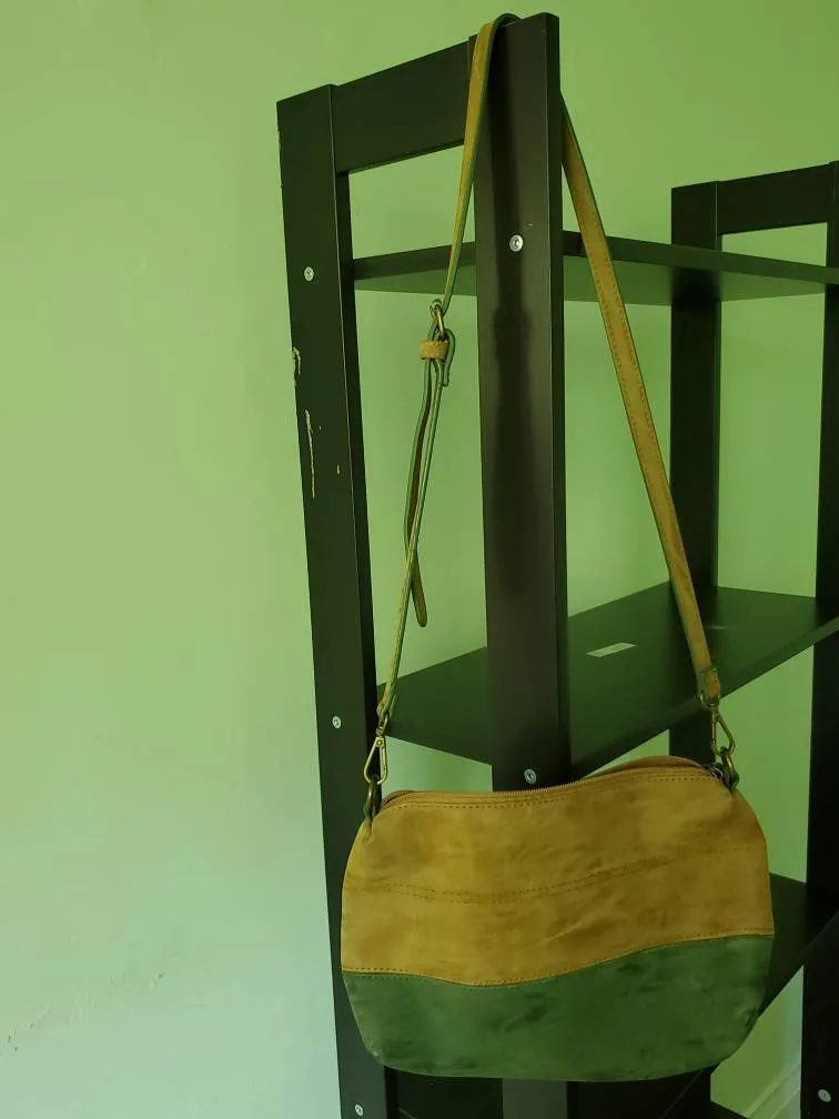 Green And Tan Purse photo 1