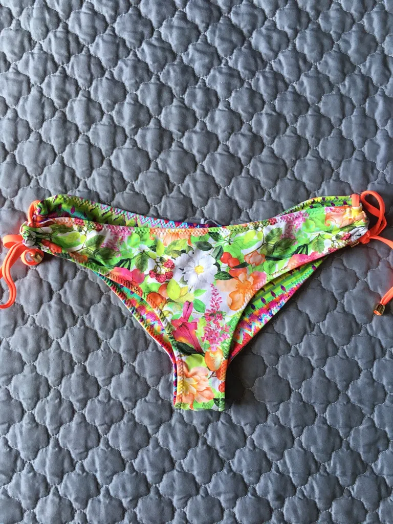 NEW Sz S Swimsuit Bottom photo 1