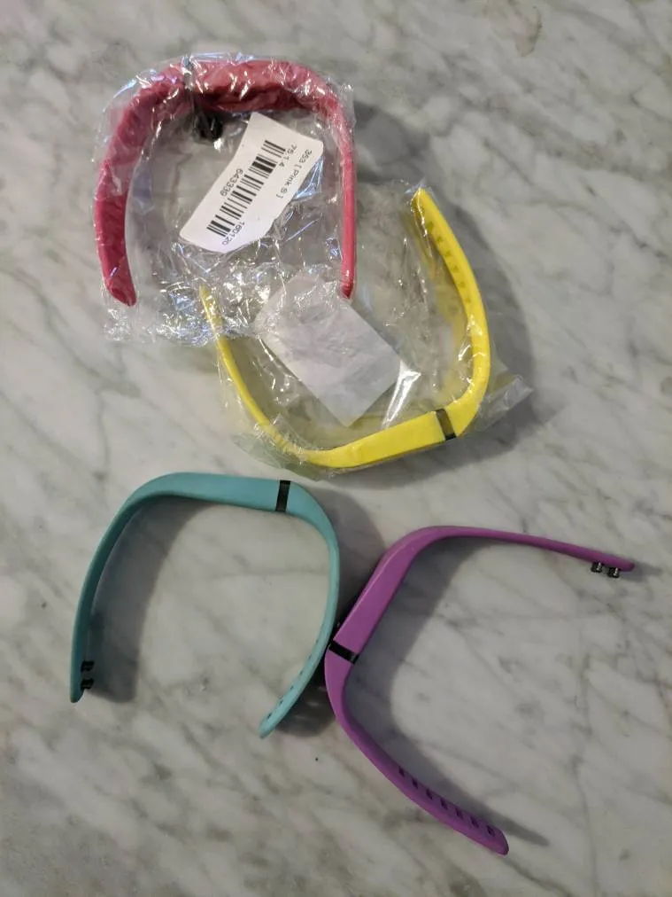 🆓 Small Fitbit Flex Bands photo 1