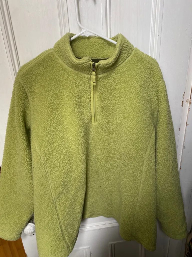 Green sweater photo 1