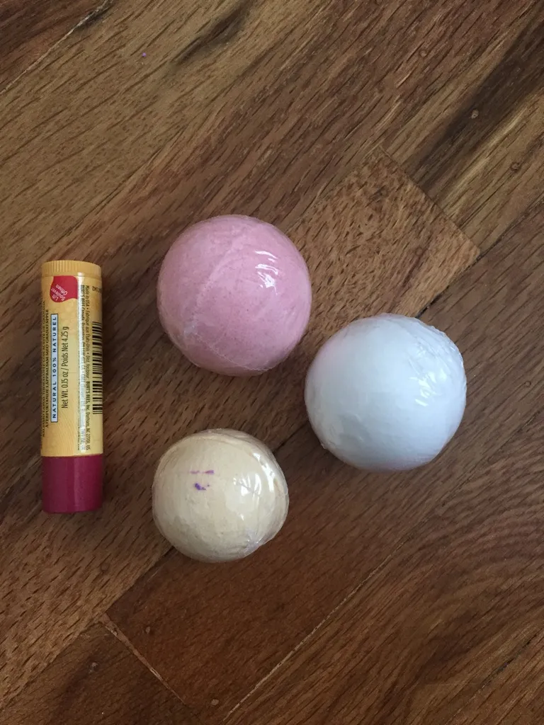 3 Bath Bombs photo 1