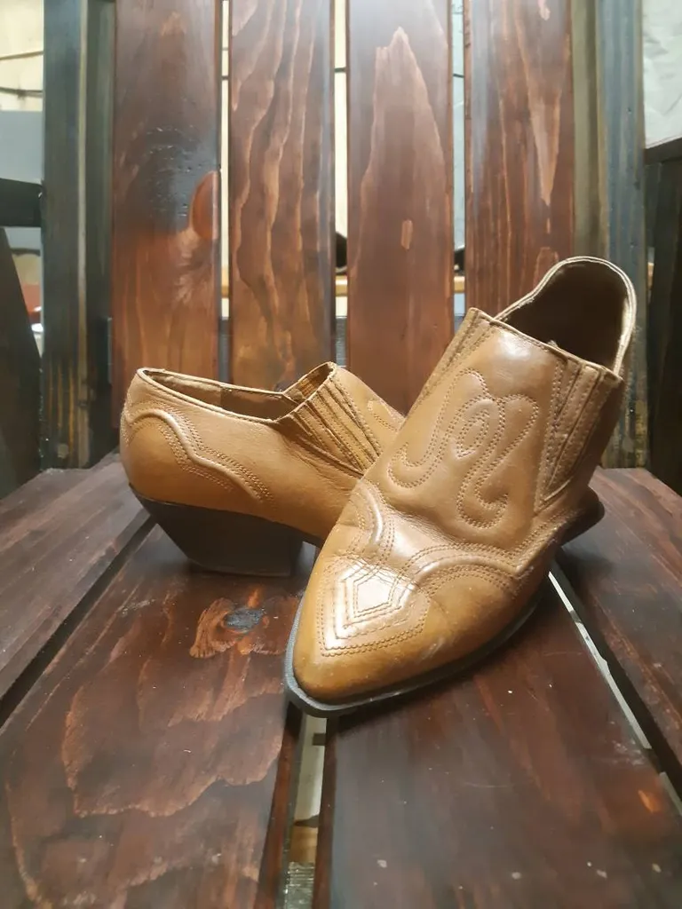 Size 7.5 Leather Ankle Boots photo 1