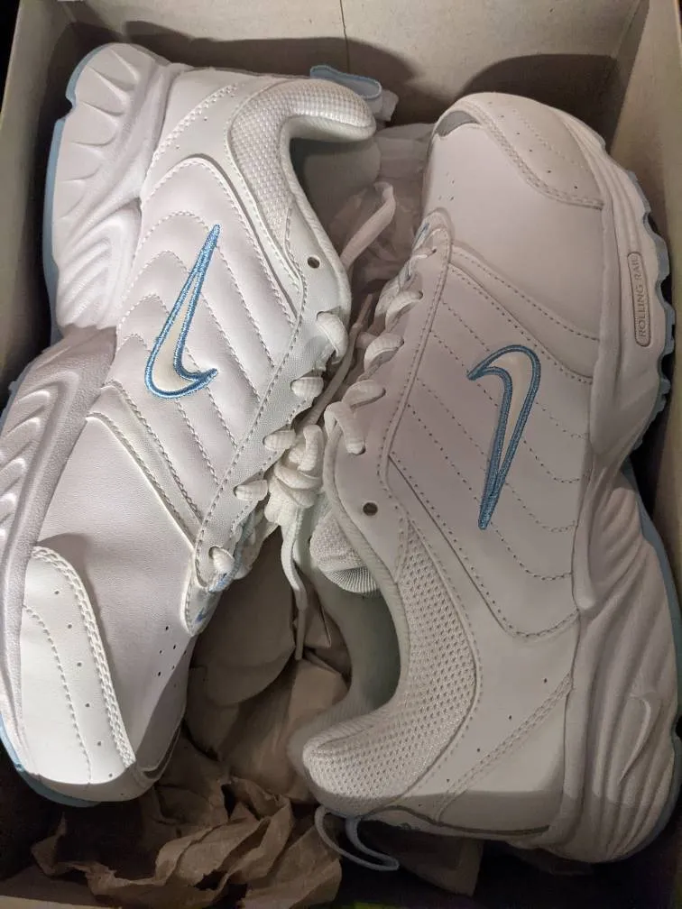 Nike Walking Shoes photo 1