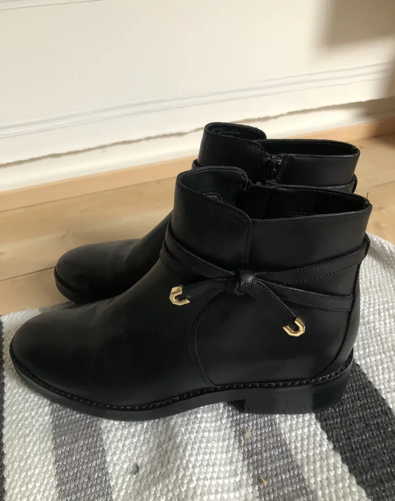 Cole Hahn Boots photo 1