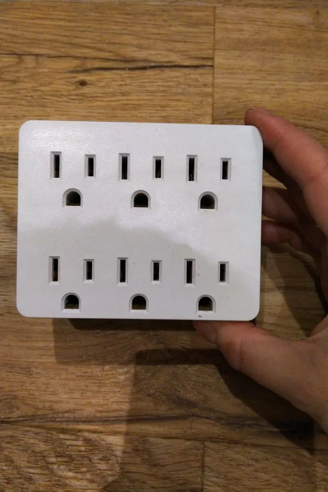 6 Outlet Grounded Wall Outlet photo 1