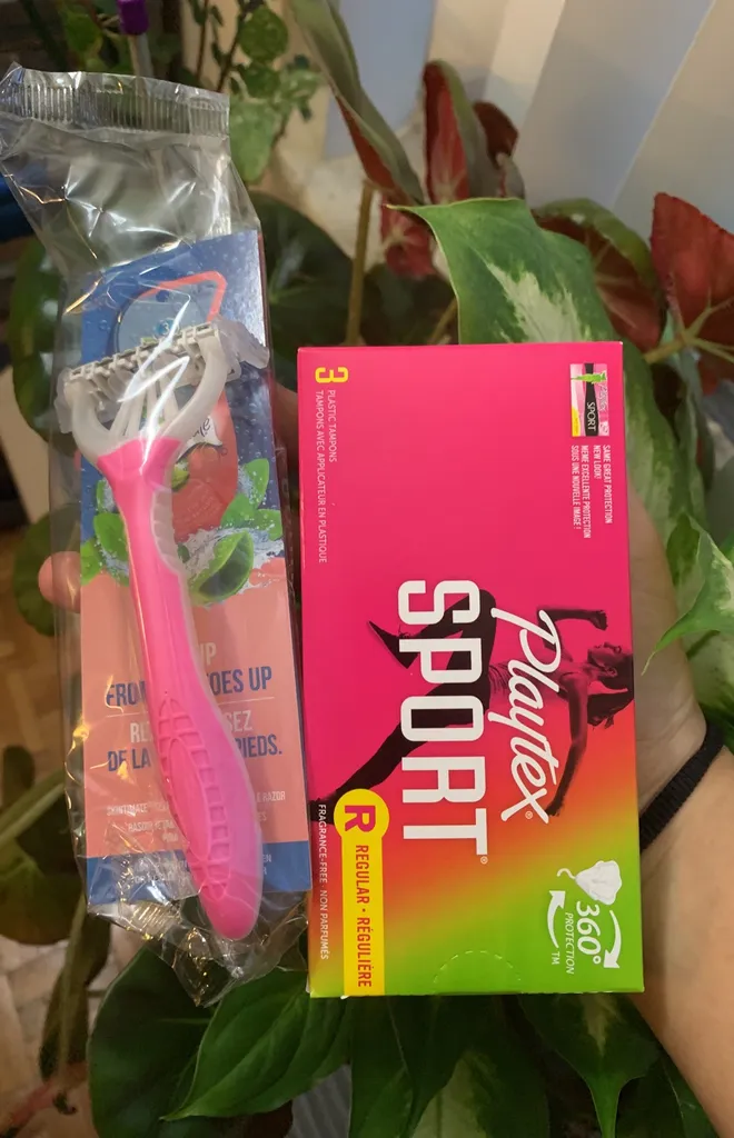 New Tampons And Razor Set photo 1