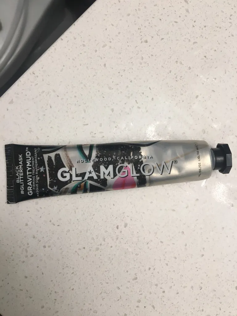 glam glow gravitymud face mask photo 1