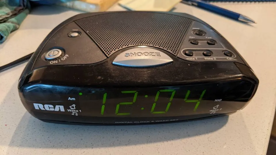 Excellent Condition Dual Alarm Clock Radio photo 1