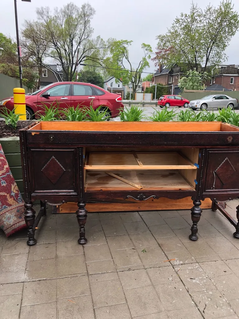 Curb Alert! Beautiful Vintage Carpet And Dresser photo 1