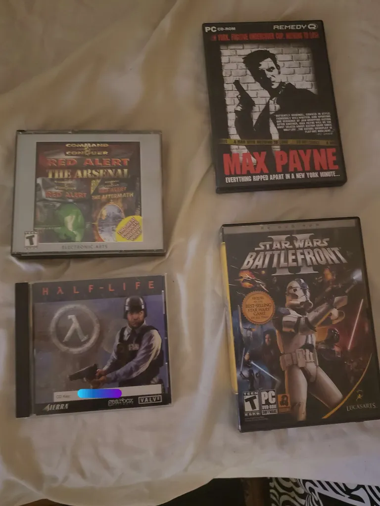 Retro PC Games (Warcraft III Battle Chest, Half-Life Blue Shi... photo 1