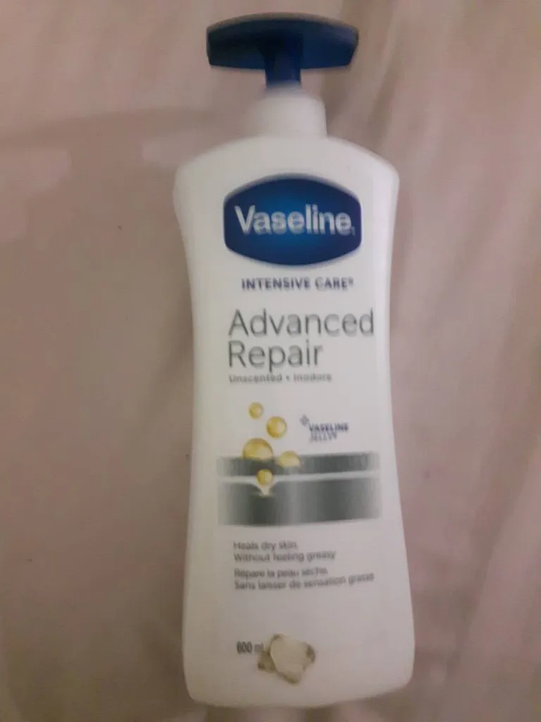 VASELINE INTENSIVE CARE BODY LOTION photo 1