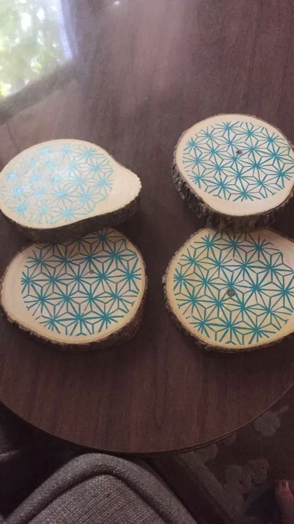 4 wood coasters photo 1