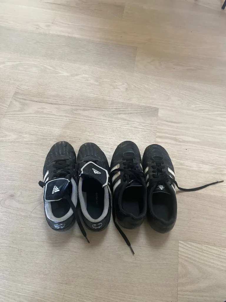 Soccer Cleats Kids Size 4 photo 1