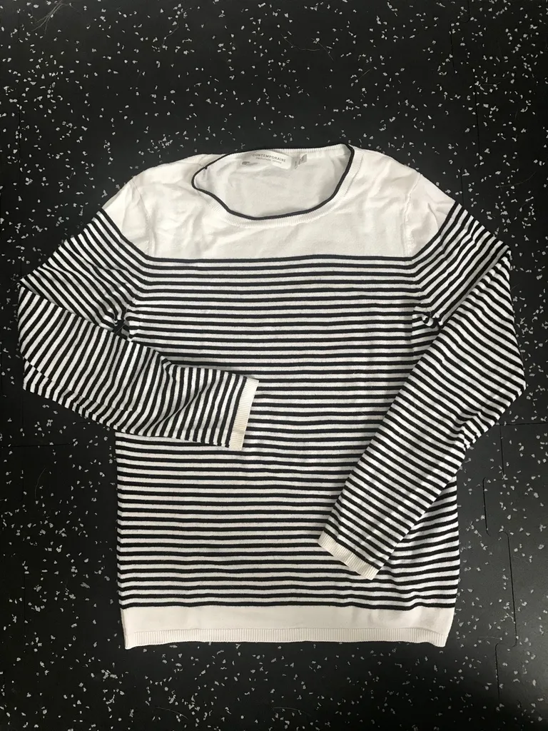 Black And White Striped Sweater Size Xs photo 1