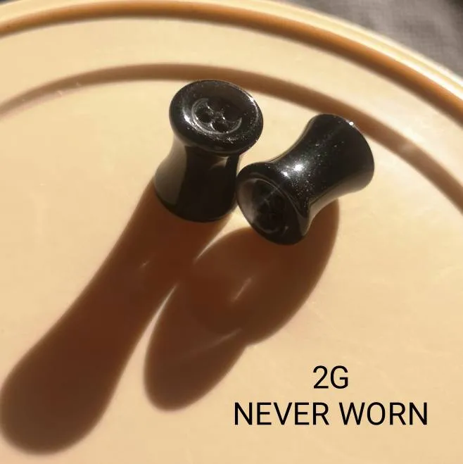 Coraline Button 2G Gauges / Ear Stretchers / Tunnels photo 1