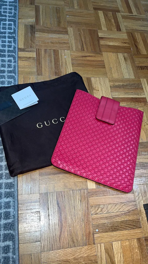 Authentic brand new Gucci IPad/tabled case photo 1