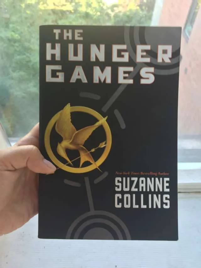 Books *swipe* ➡️ photo 1