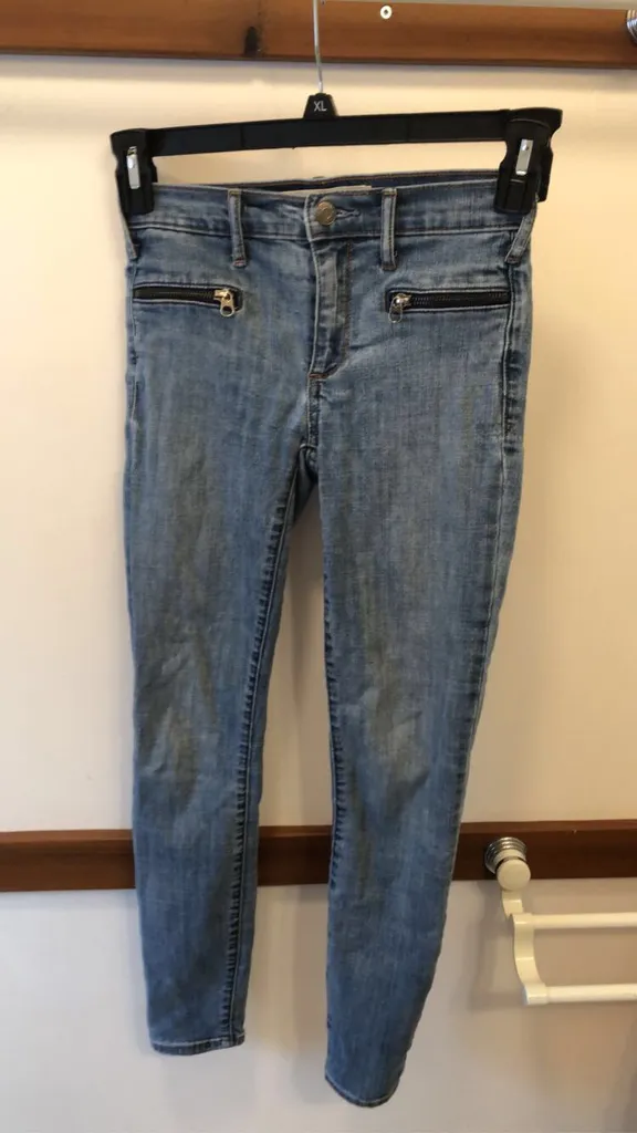 Gap True Skinny - Size 24 photo 1