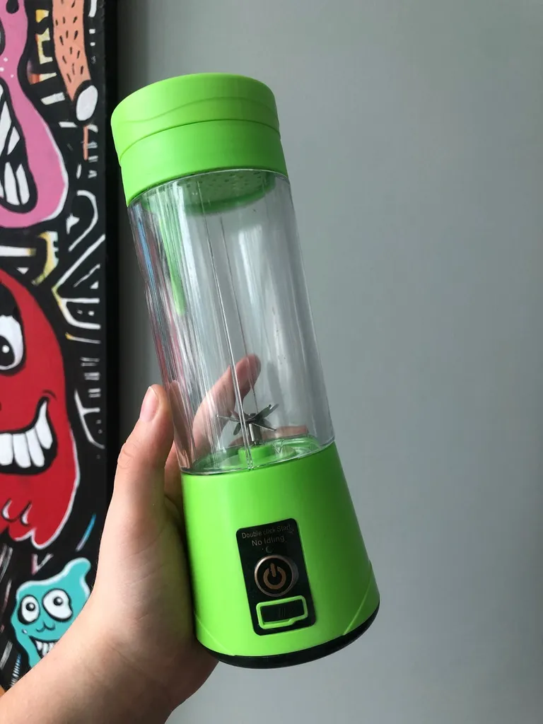 Mini Portable Blender With Charger photo 1