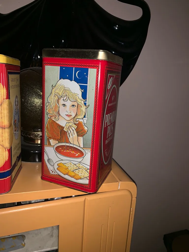 Christie’s 60th anniversary Premium Plus Tin photo 1