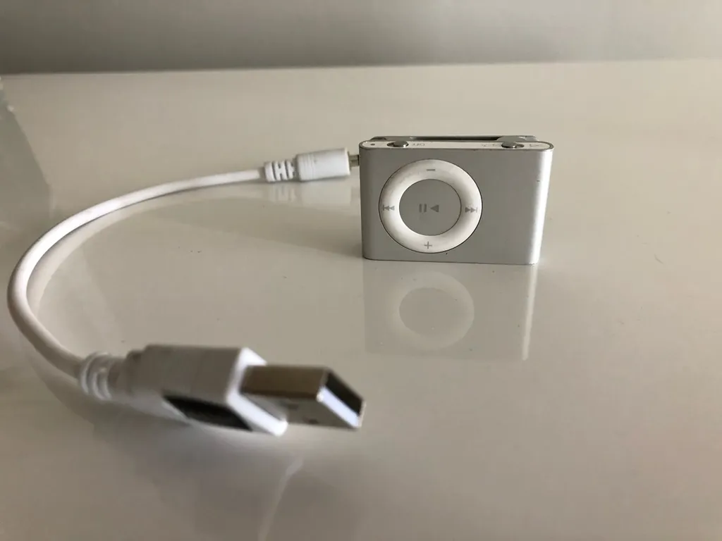 iPod nano and Charging cable photo 1