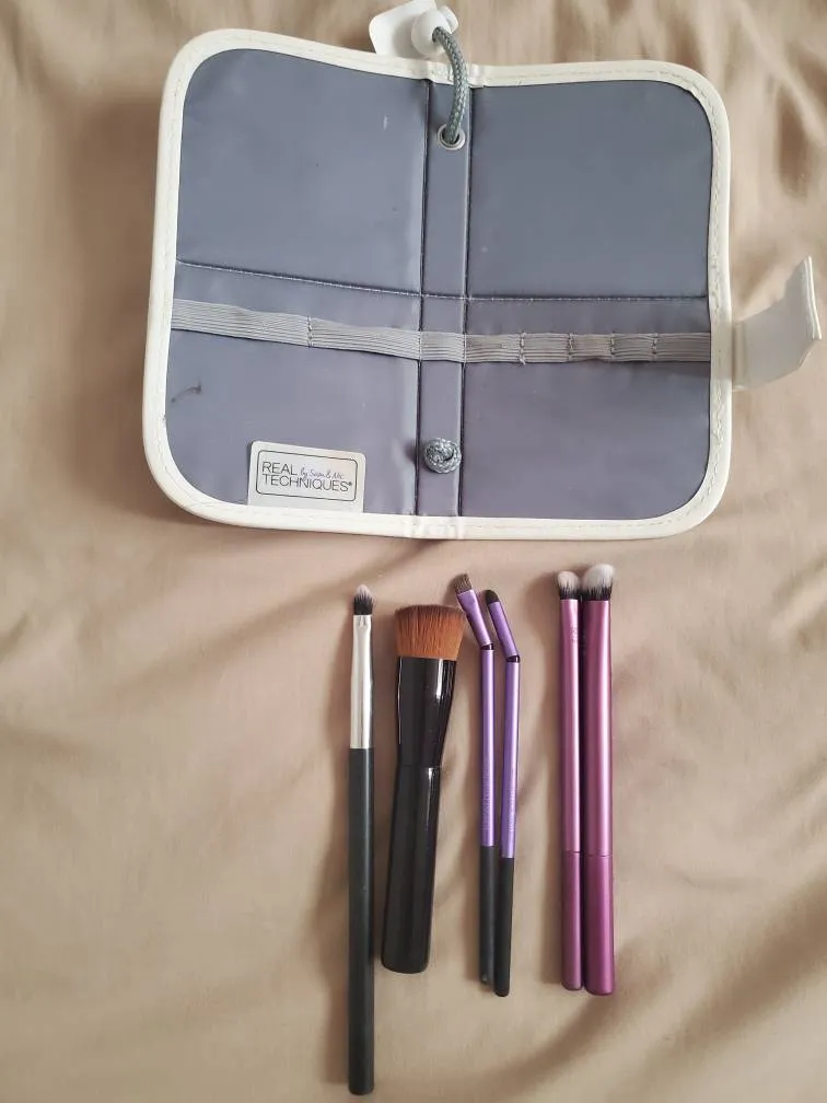 Free Real Technique Brushes photo 1