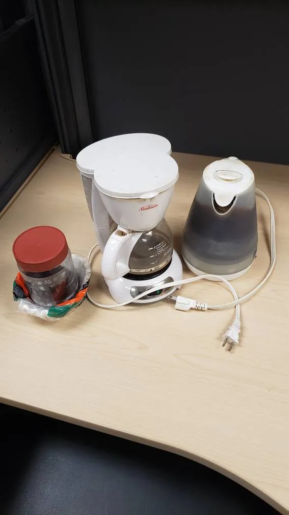 Coffee Machine And Kettle photo 1