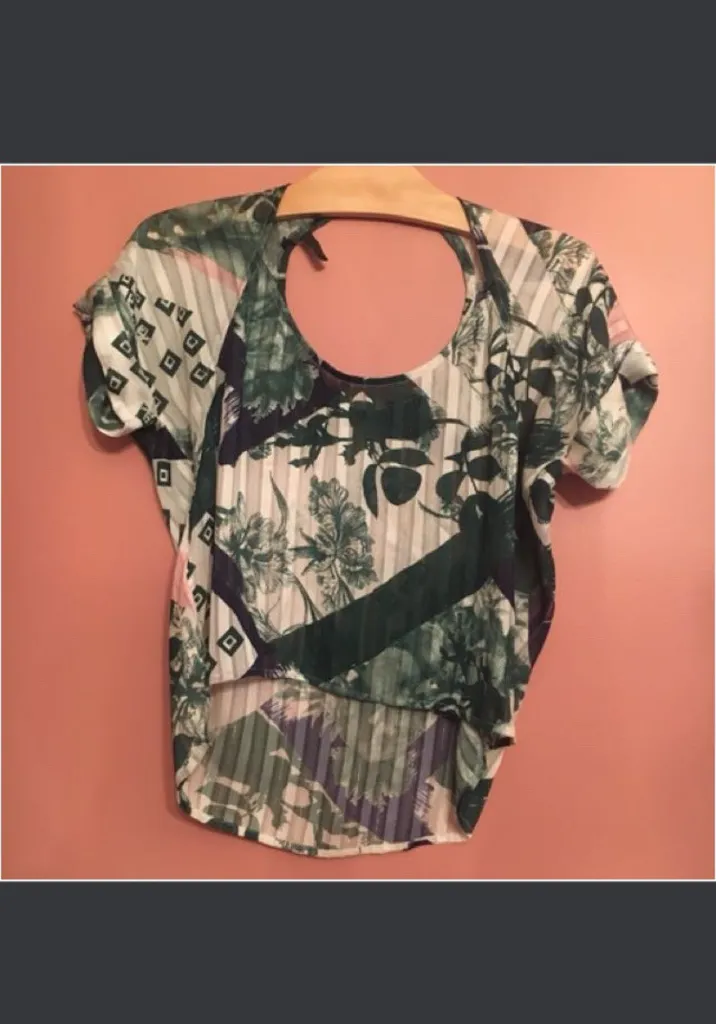 Patterned t-shirt photo 1