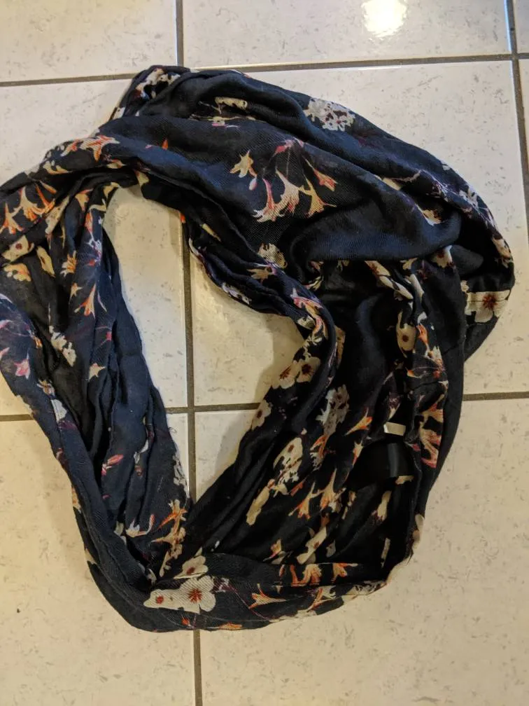 Free H&M Infinity Scarf photo 1