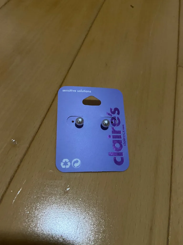 BN Pearl Claire’s Earrings photo 1