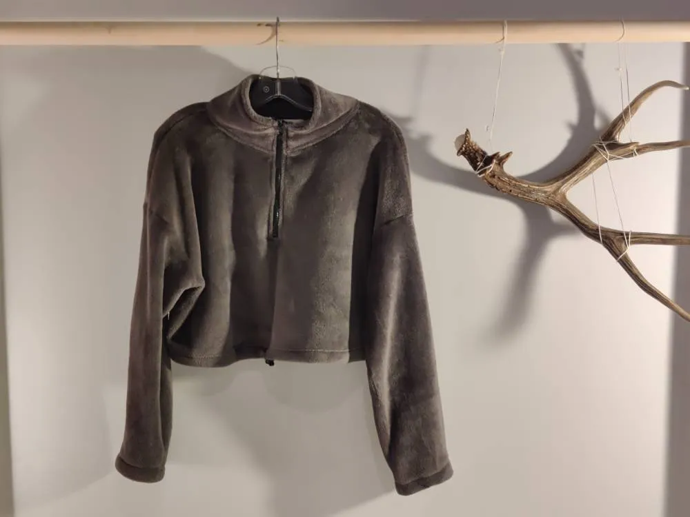 EUC Urban Outfitters Fuzzy Cropped Sweater, S photo 1