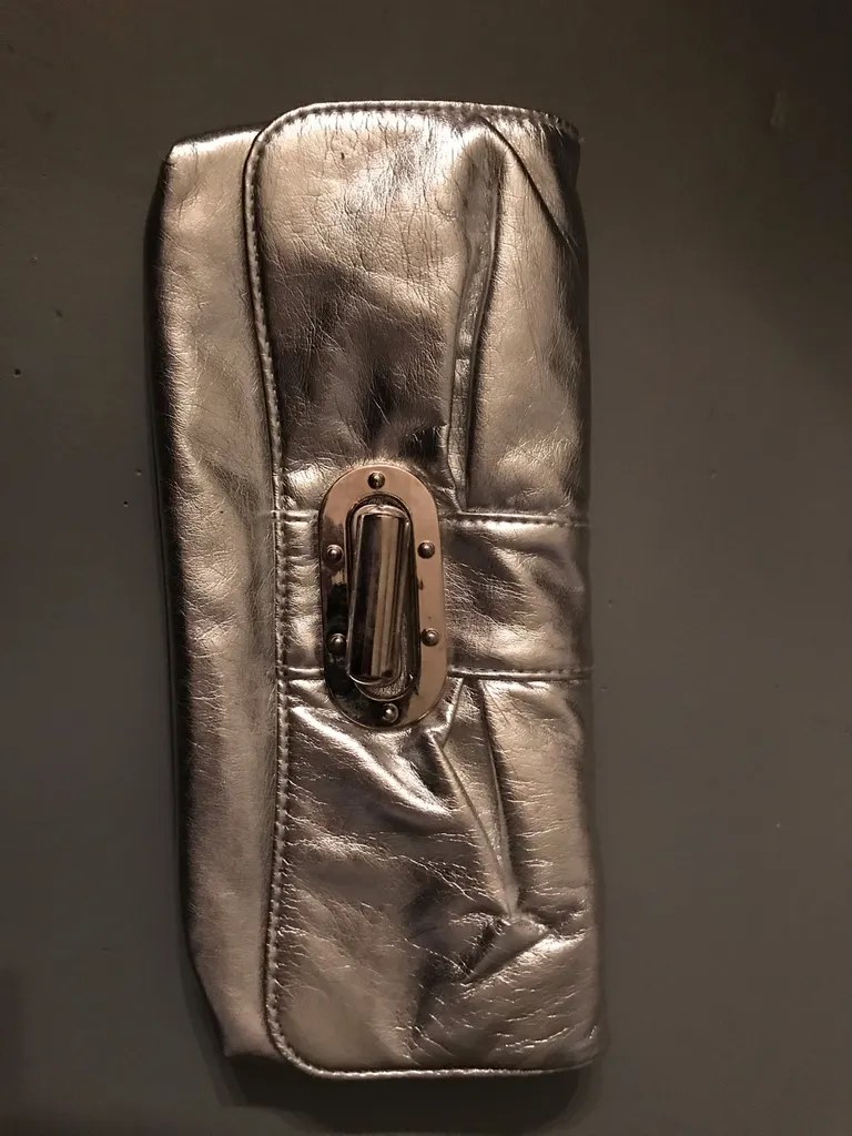 Silver Clutch photo 1