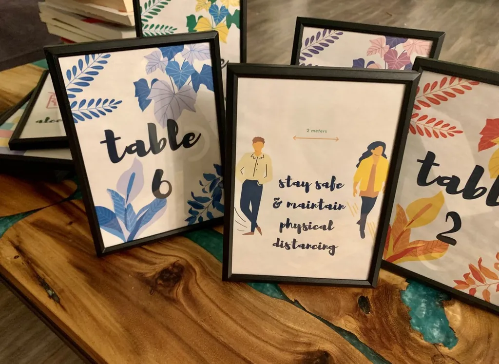 10 Black Plastic Frames photo 1