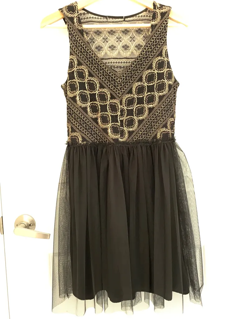 Beautiful Embroidered Dress W Tulle photo 1