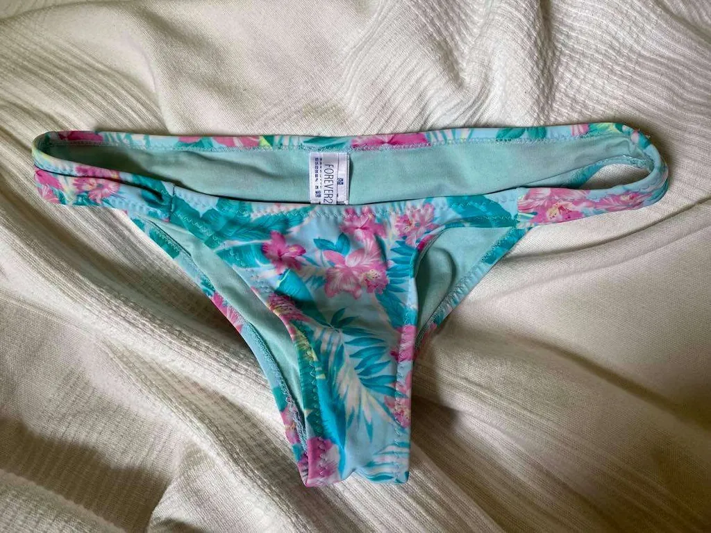 Cheeky Tropical Bikini Bottom (size M) photo 1
