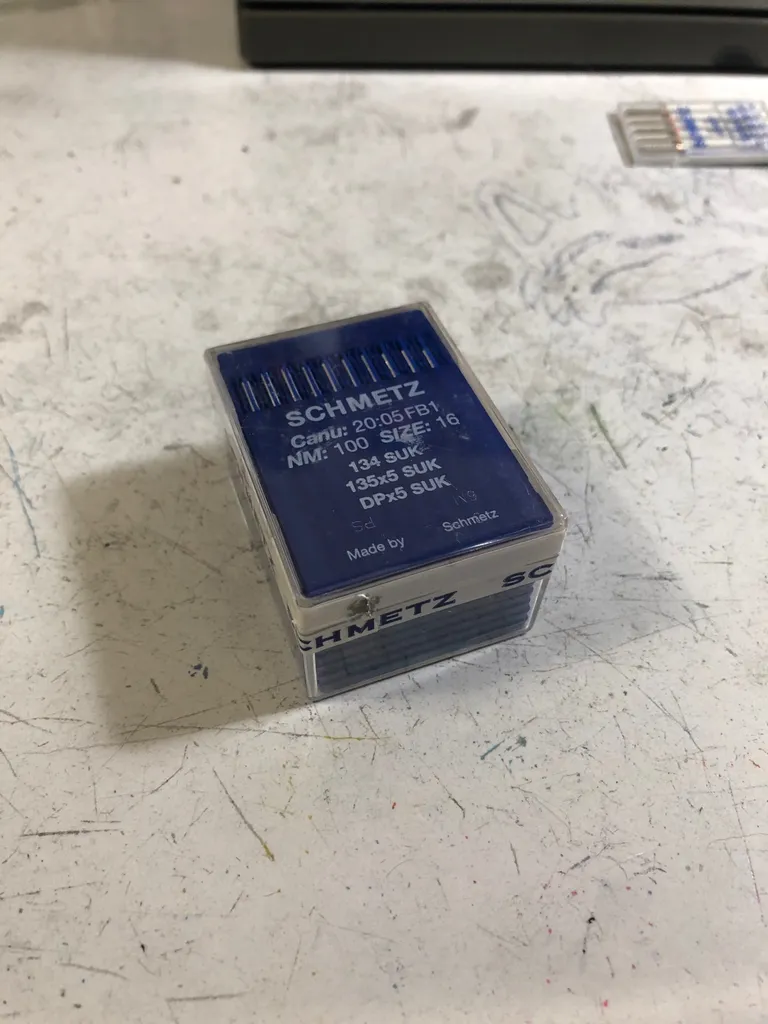 100 Universal Sewing Machine Needles photo 1