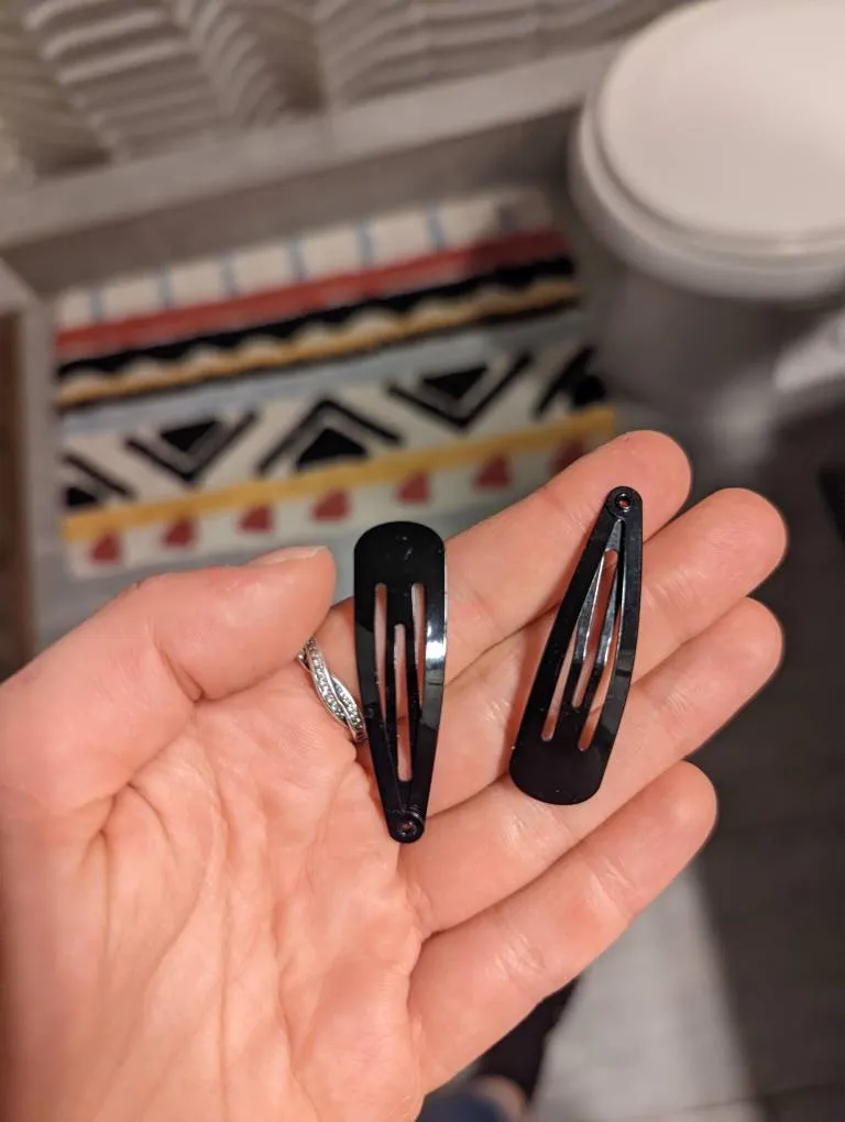 A Whole Bunch Of Hair Clips photo 1