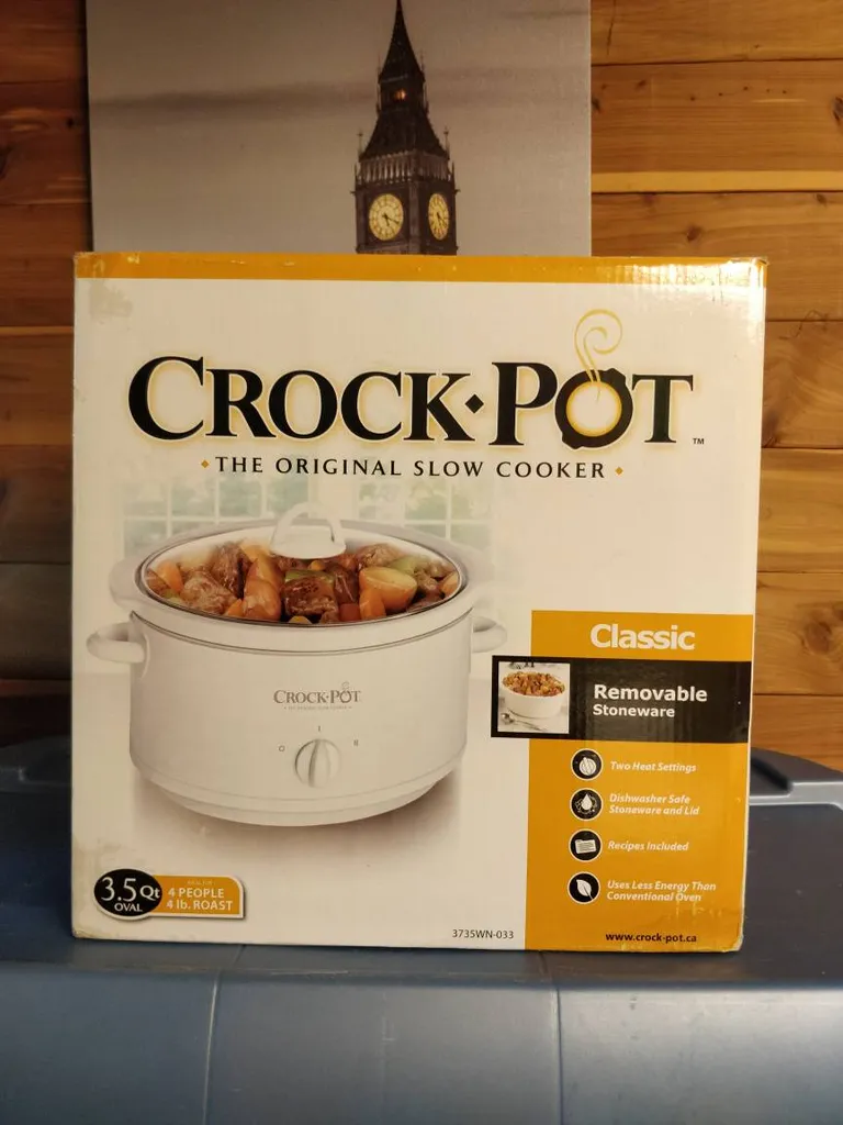 BNIB Crockpot photo 1