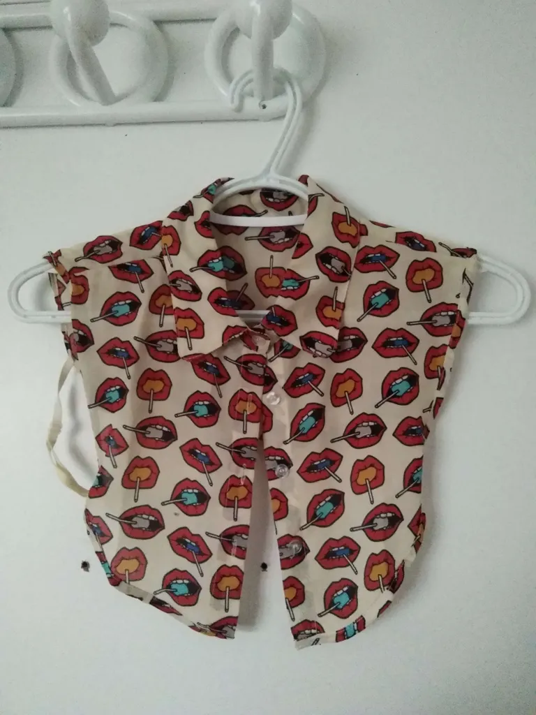 Blouse collar photo 1