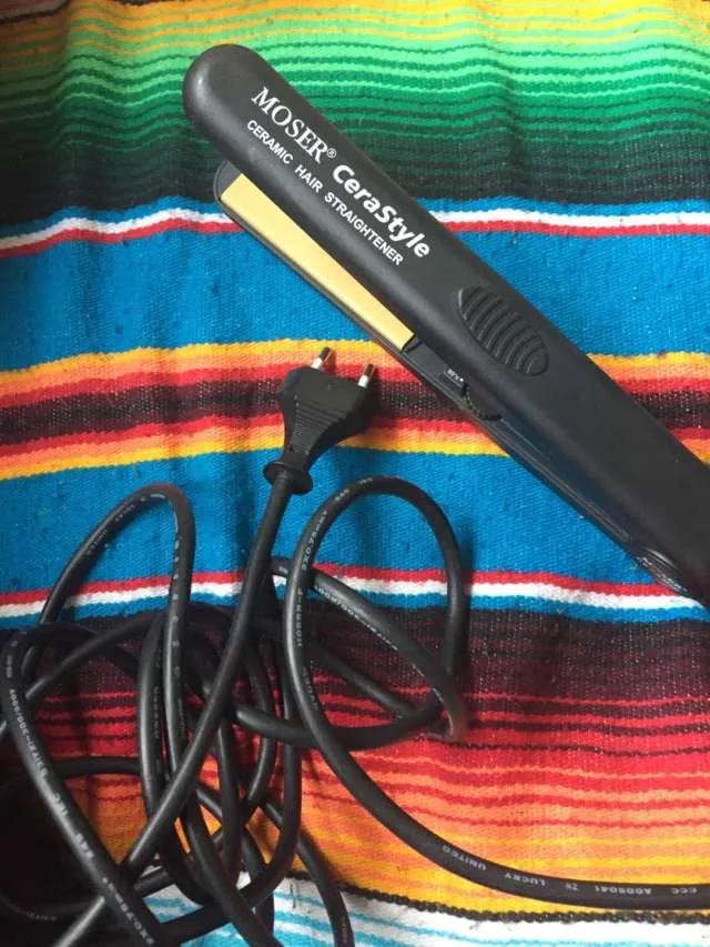 Ceramic Hair Straightener For European Travels photo 1