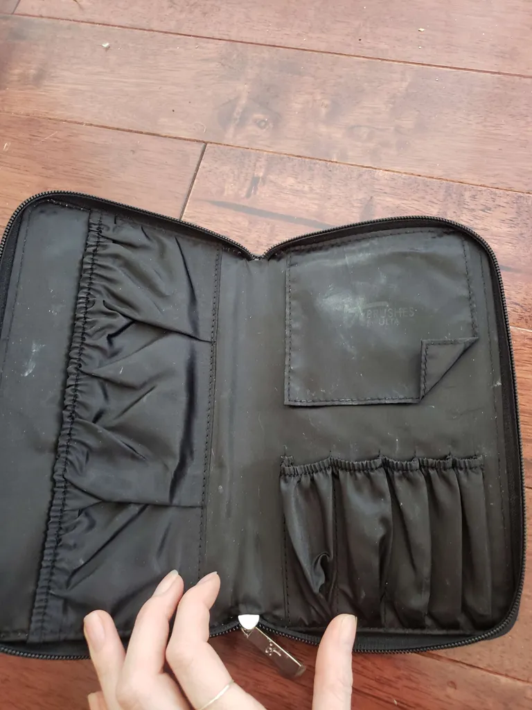 Makeup brush bag photo 1
