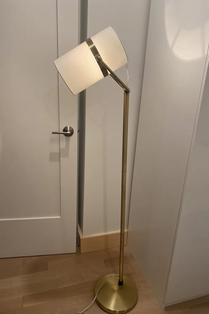 Structube lamp photo 1