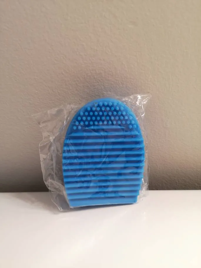 BNIB Blue Silicone Makeup Brush Cleaner photo 1
