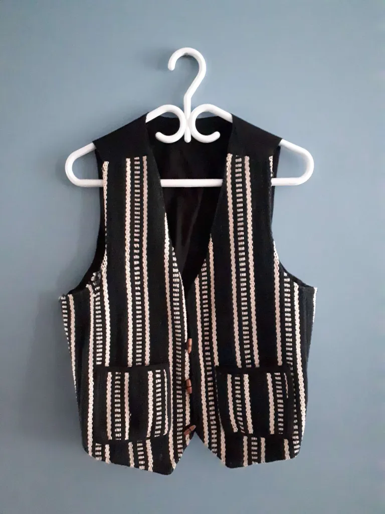 Black & white vest photo 1