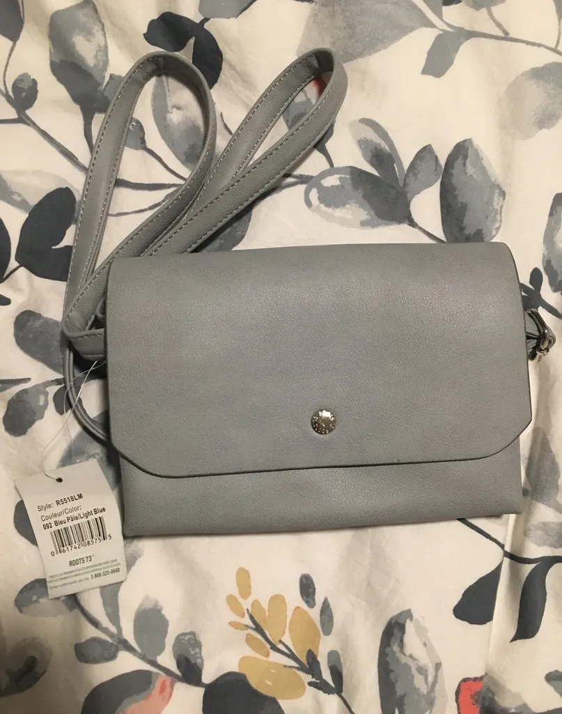 BNWT Roots Bag photo 1