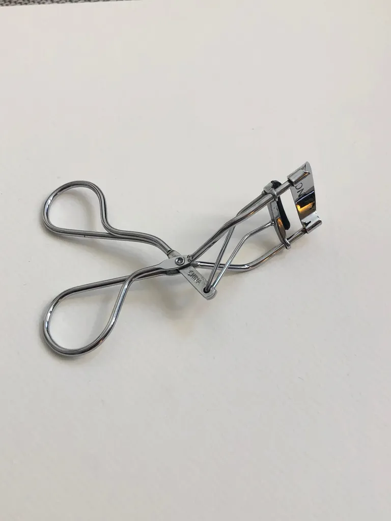 Revlon eyelash curler photo 1